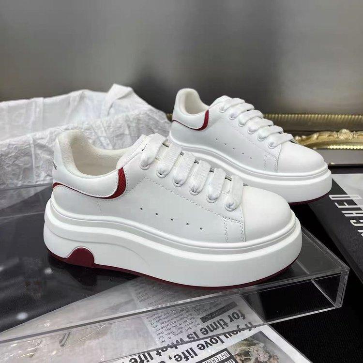 European thick-soled little white shoes for women's 2025 spring new leather versatile casual board shoes to increase the height of versatile fashion s
