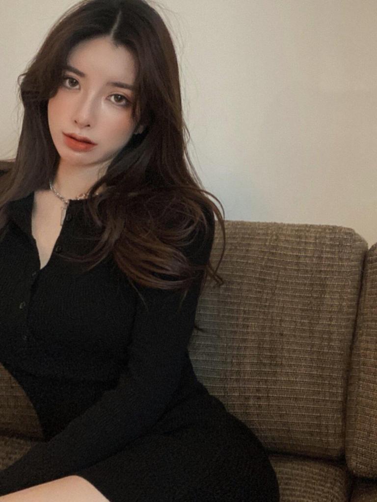 2026 Women's Autumn/Winter Knit Dress, Slimming Bodycon Skirt, Wearable Under a Coat, Flattering Wool Design