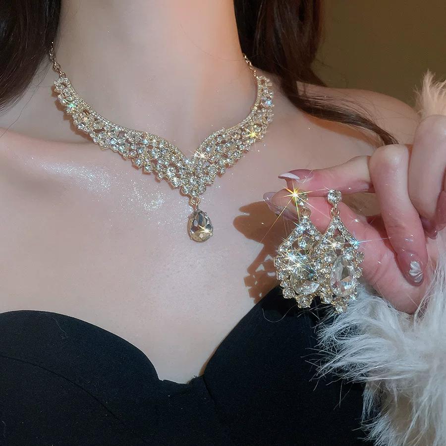 Flash diamond water drop stud earrings necklace two-piece set retro court style light luxury high sense collarbone chain evening dress accessories