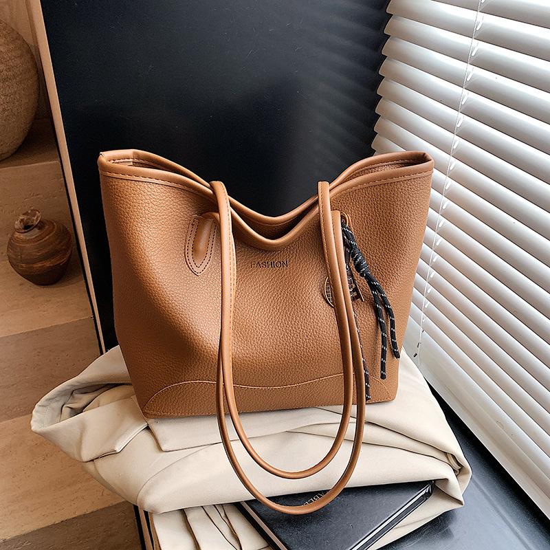 Popular retro bag women's large capacity 2025 new spring casual messenger bag portable bucket bag