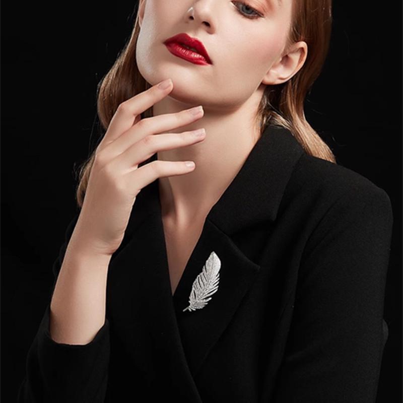 Luxury Feather Brooch with Diamonds: Versatile Pendant & Lapel Pin