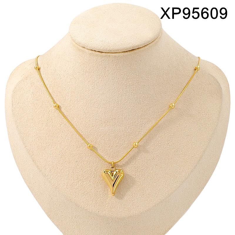 Elegant Light Luxury Heart-Shaped Gold-Plated Titanium Steel Necklace for Women - Versatile Fashion Clavicle Chain.