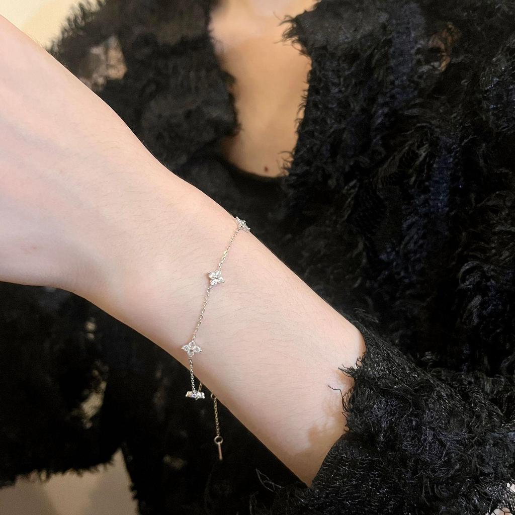 Gypsophila Four-Leaf Clover Bracelet: Versatile Japanese & Korean Design, Super Fairy Style for Women