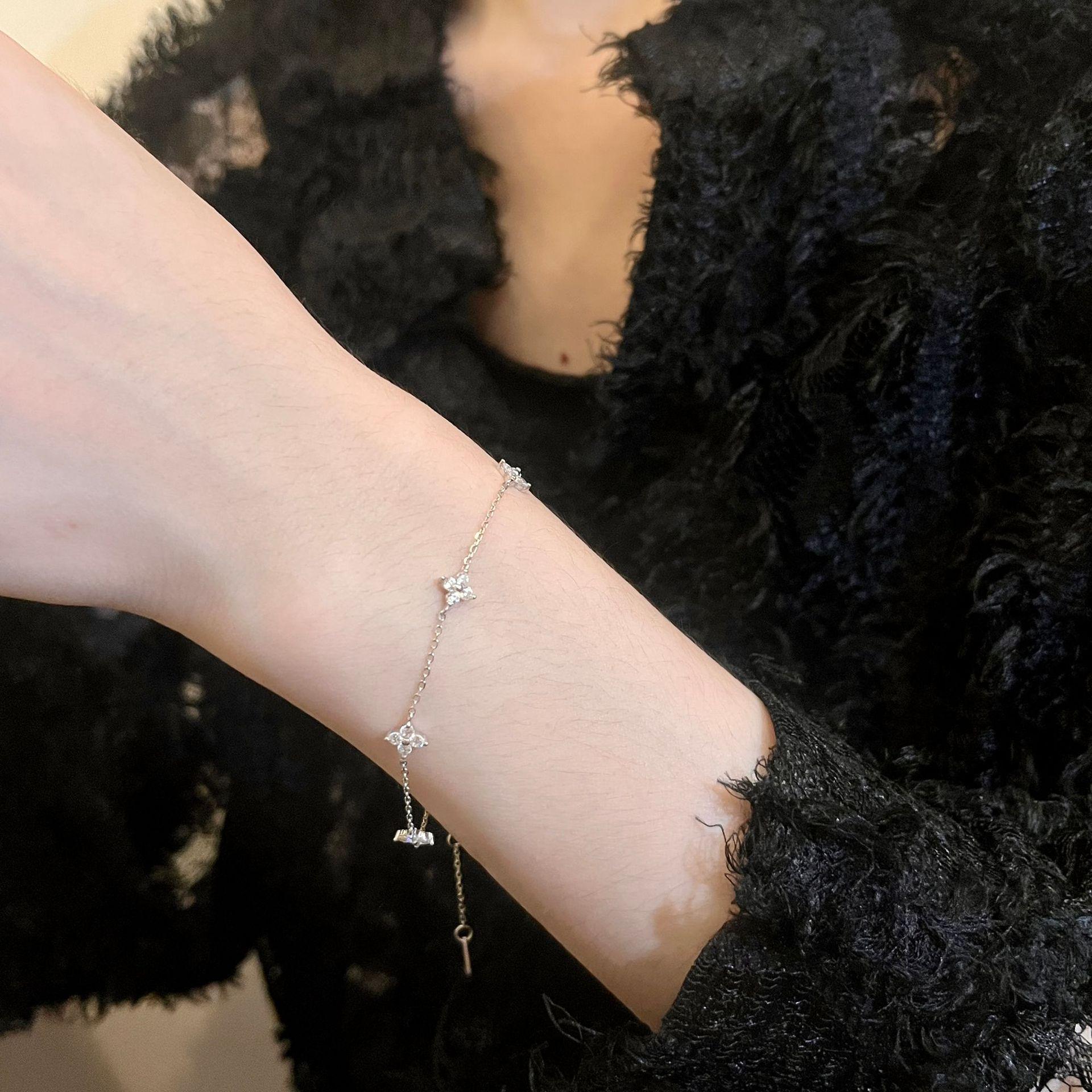 

Браслет Гіпсофіла Чотирилисник: Універсальний японський та корейський дизайн, Супер-казковий стиль для жінок платиновий