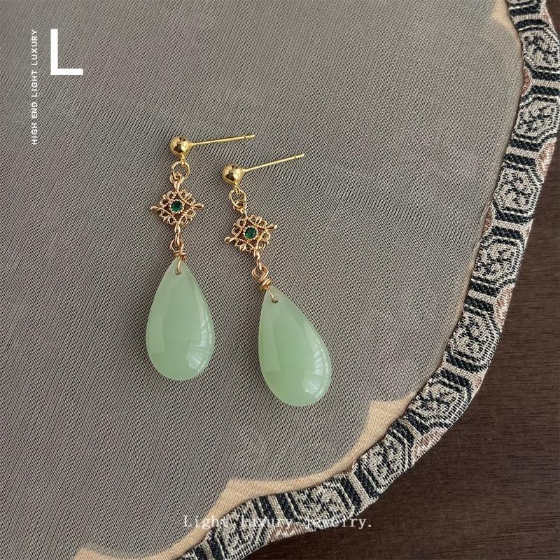 New Chinese-style Handmade Design - Retro Court-style Hanfu Accessories and Ancient Decorative Items - Ear Pendants and Earrings