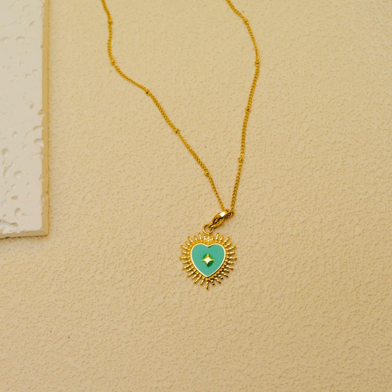 European-American Retro Heart Pendant Titanium Necklace