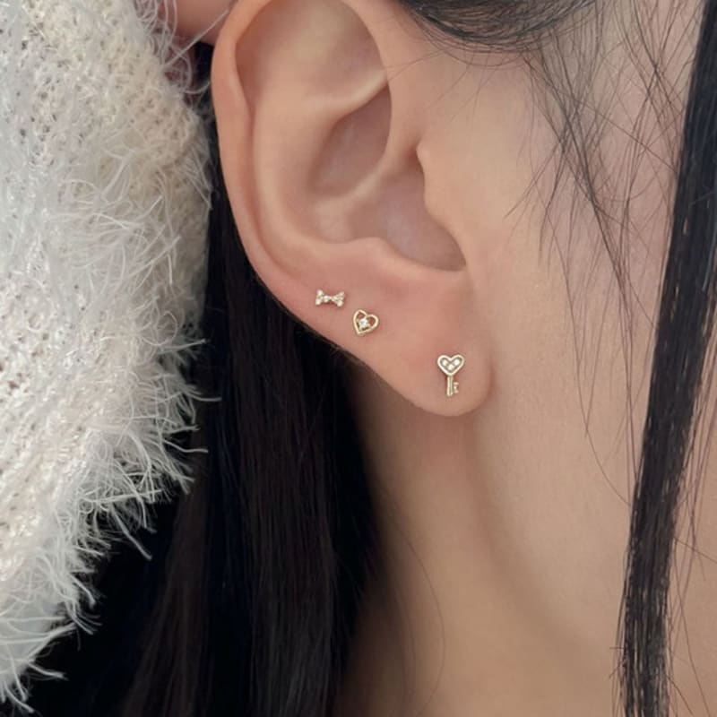 youngglow 14k cubic heart key piercing