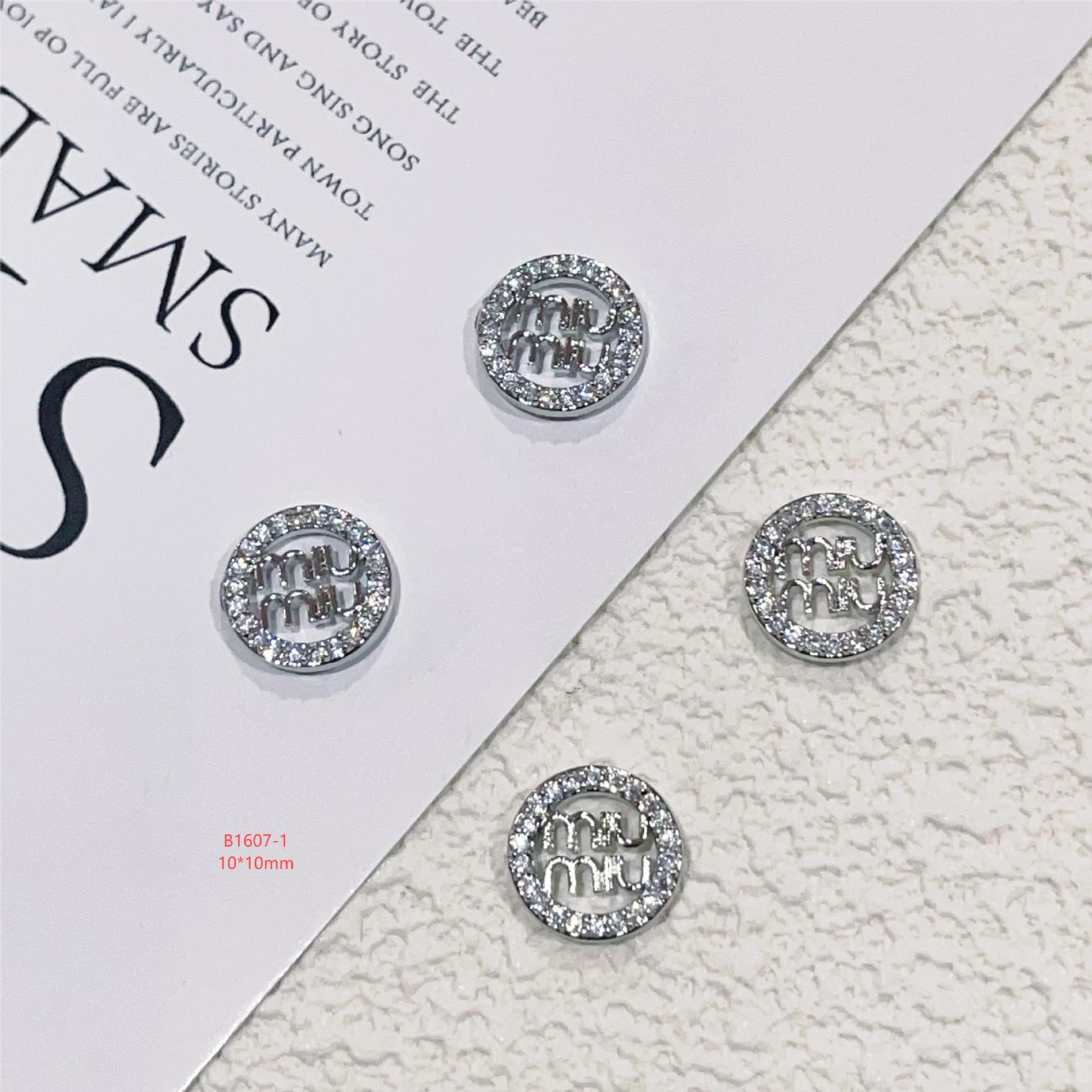 

67-Piece Luxury Metal Zircon Nail Art Set with Diamond English Letter Inlays