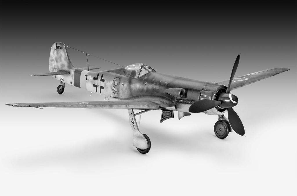 German Revell Ta152H 03981 Plastic Model 1/72 Focke-Wulf