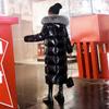 Veste en coton noir brillant longueur genou pour femme 2025 avec col en fourrure
