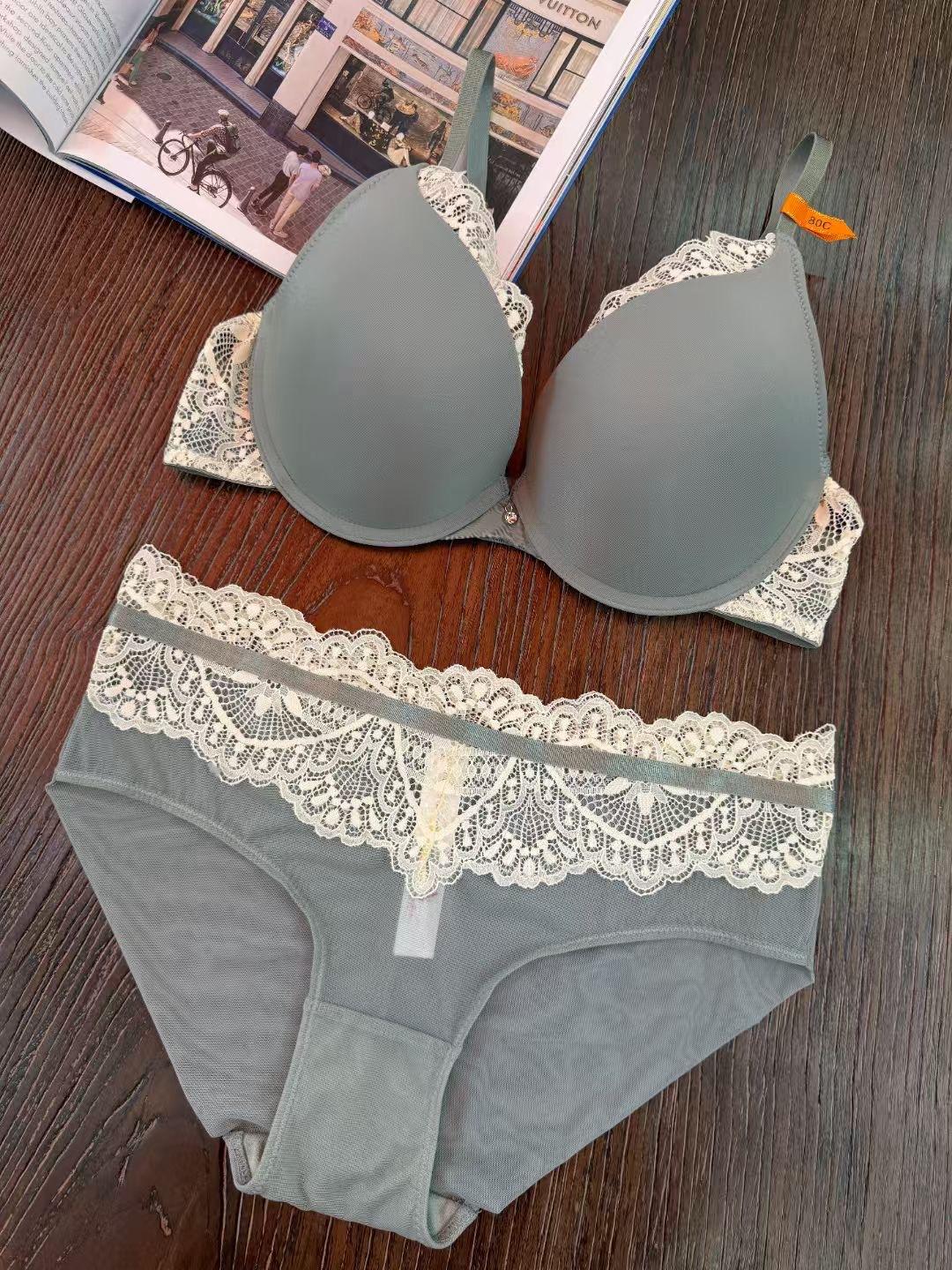 

Sexy underwear women s French smooth splicing lace bra, small breasts show big, gather and close breast underwear 85D