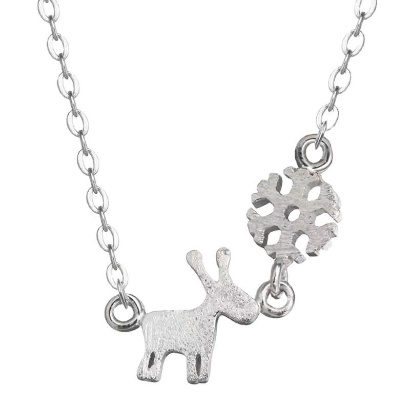 Trendy Japanese & Korean Style Snowflake Elk Necklace: Fashionable Mori Christmas Jewelry Gift for Women