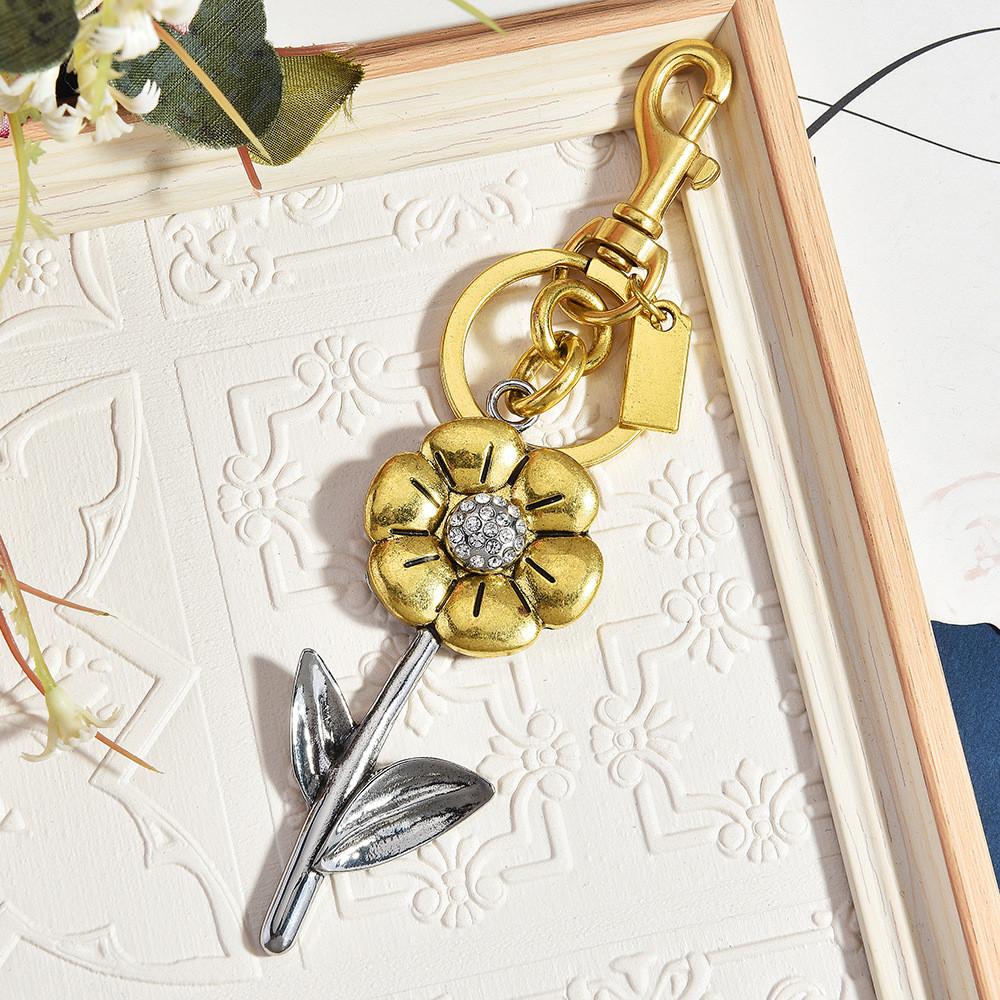 Style Daisy Bag Charm With Rhinestones For Fashionable Handbags And Gifts