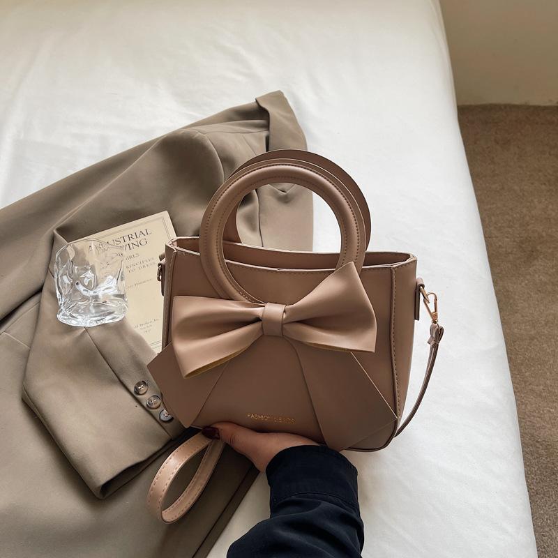 Simple commuter women's bag 2025 new trendy high-value retro bow portable shoulder messenger bag