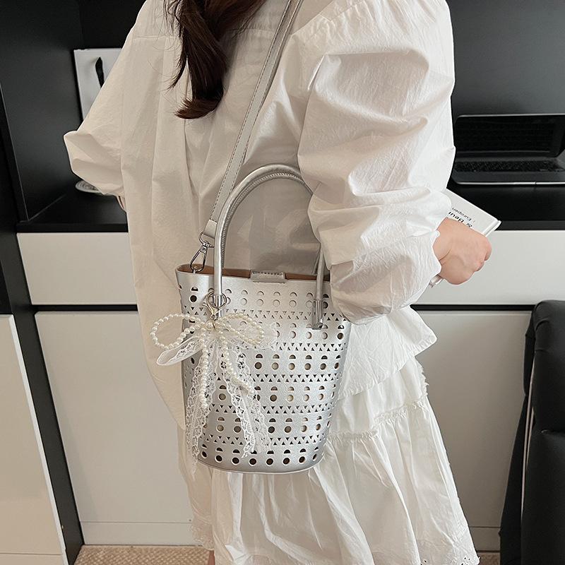 Bag Women's Hollow Bucket Bag Fashion Versatile Handbag Casual Shoulder Messenger Bag Commuter Bag