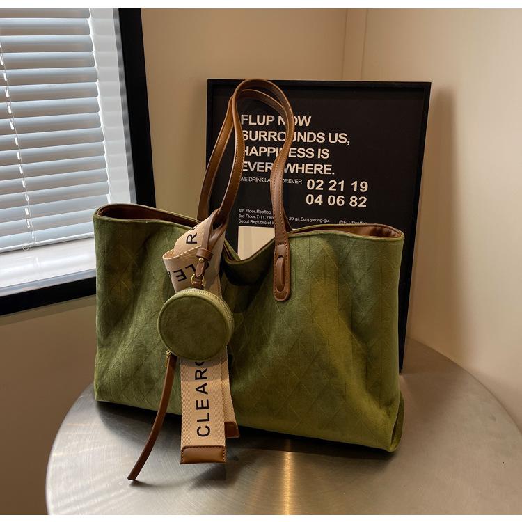 

Матовая сумка женская большой вместимости новая осенне-зимняя универсальная повседневная сумка через плечо сумка-тоут для поездок зелёный