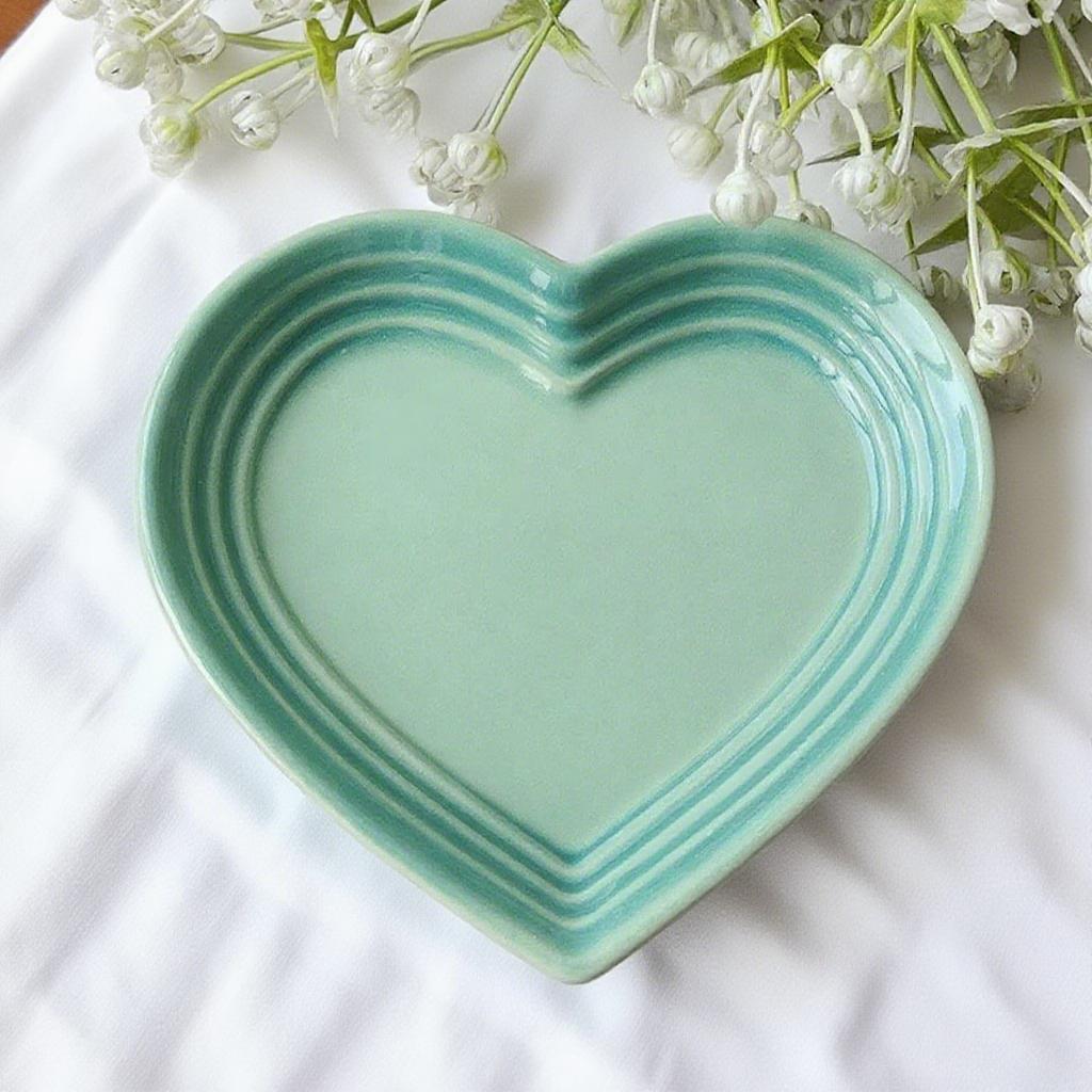 Gradient Heart-shaped Ceramic Pet Bowl, Anti-Vomiting Stress-Free, 12cm Underglaze Color Cat Bowl Dog Bowl-creative Pet Bowl