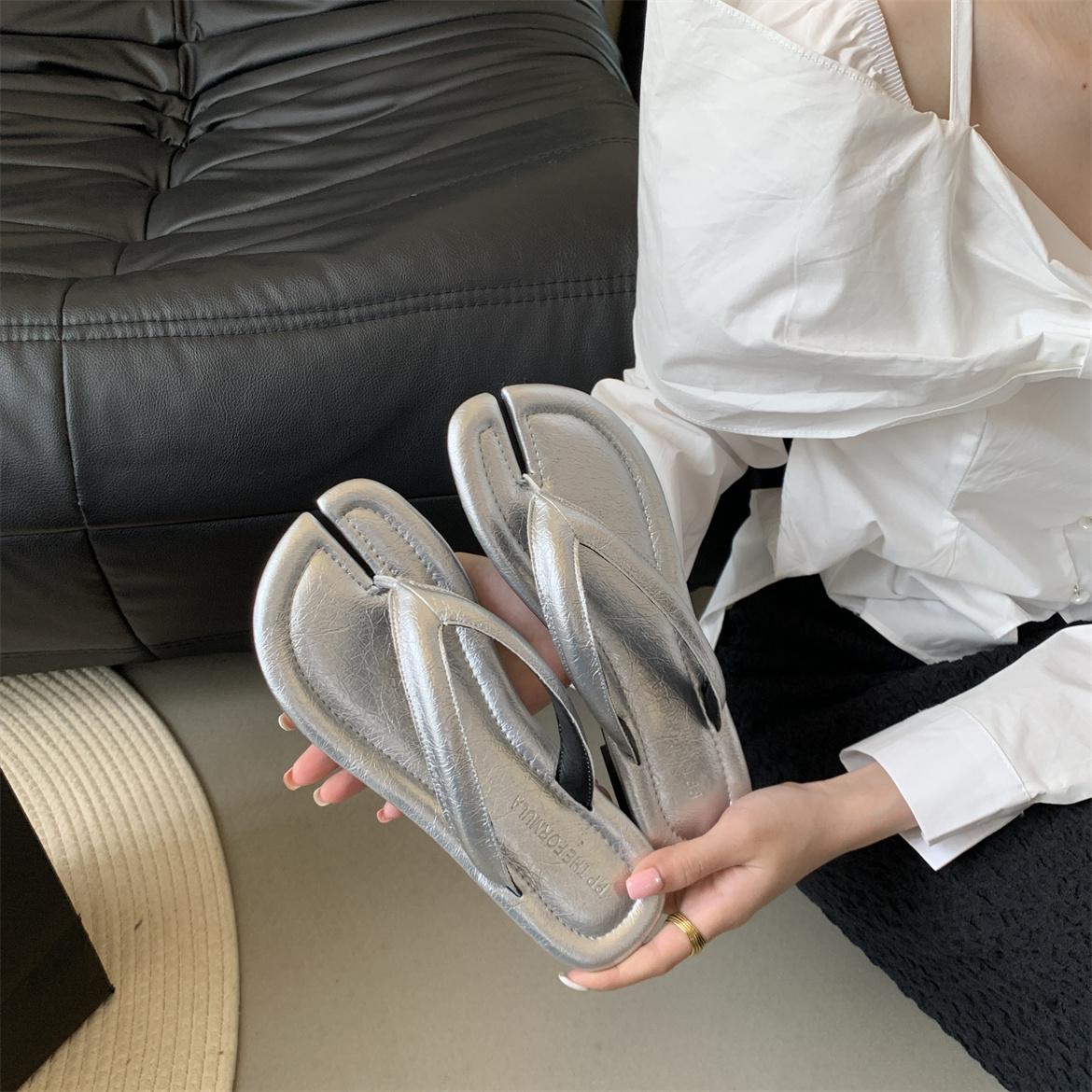 

Мода Bailamos 2025 Женские шлепанцы с перемычкой между пальцами, серебристые таби ниндзя, женская пляжная обувь, плоские сандалии, женские шлепанцы, сандалии с раздельным пальцем 39