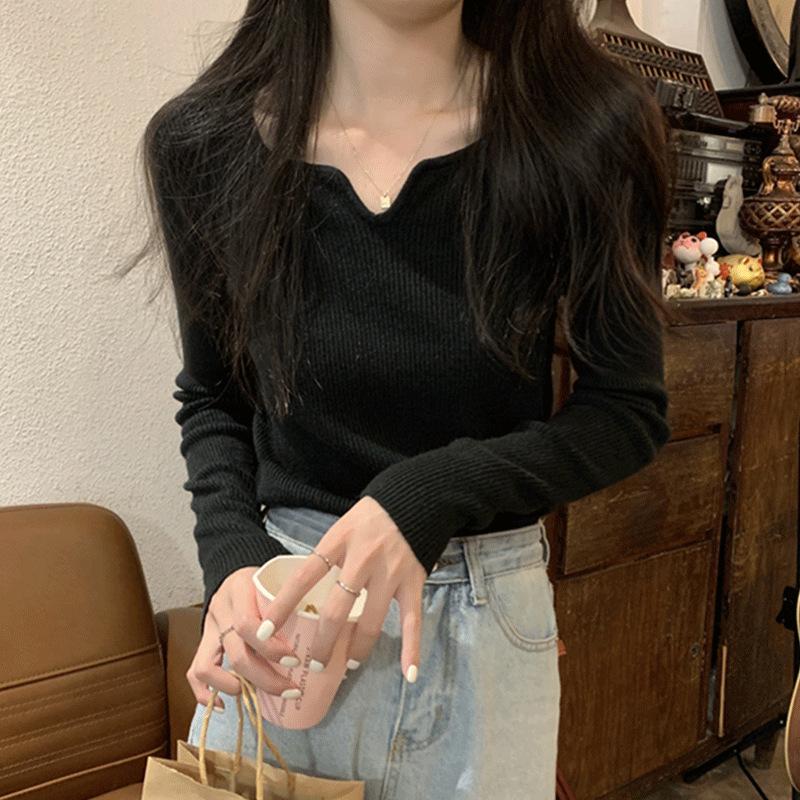 Autumn Winter V-neck Korean Version Slim Fit Long Sleeved Knitted Sweater with Simple Design Sense As The Base Layer and Sweater As The Inner Layer