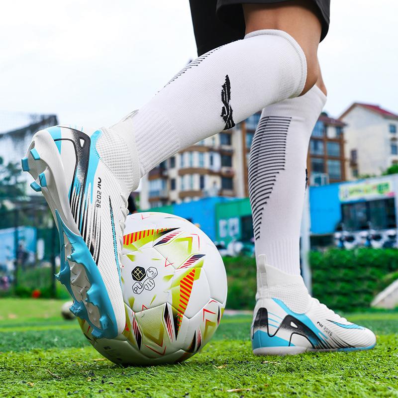 New high-top long nails and short nails competition football shoes, primary and secondary school students training shoes, youth sports shoes