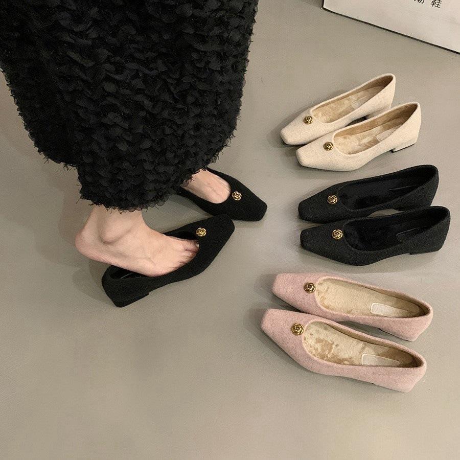 Xiaoxiangfeng low-heeled square-headed black single shoes women's 2025 new autumn and winter retro gentle plush commuter fluffy shoes