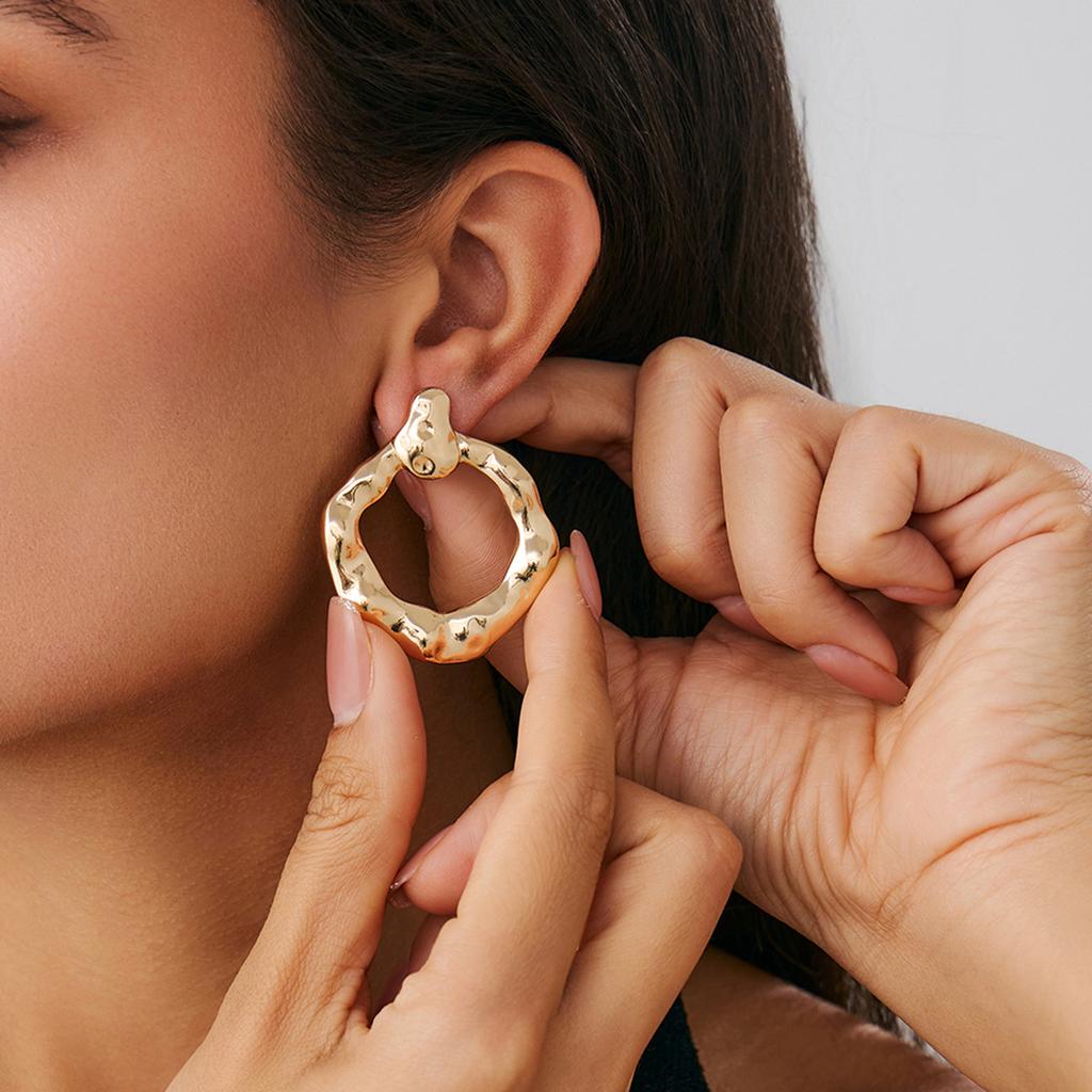 Wind Texture Metal Pleated Stud Earrings Design Sense Geometric Hollow Spiral Earrings