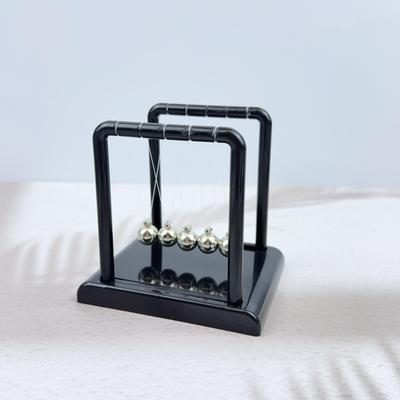 Domácí výzdoba – Stolní perpetuum mobile