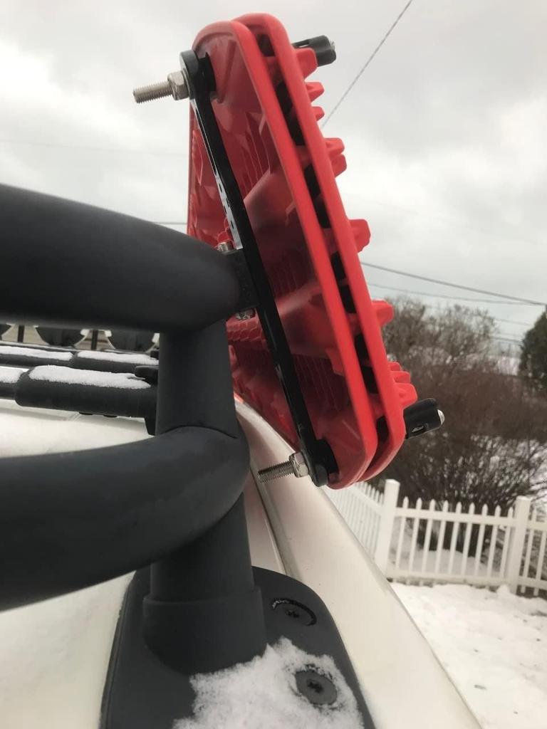 Lockable Anti-Theft Pin Set for MaxTrax MKII Recovery Boards