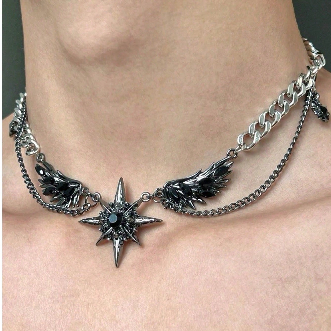 

1 шт. Y2K Черное ожерелье с подвеской в виде крыла из перьев и звезды, Панк Хип-хоп Готика Гранж Крутое ожерелье-чокер для девушки, Многослойная цепочка из нержавеющей стали