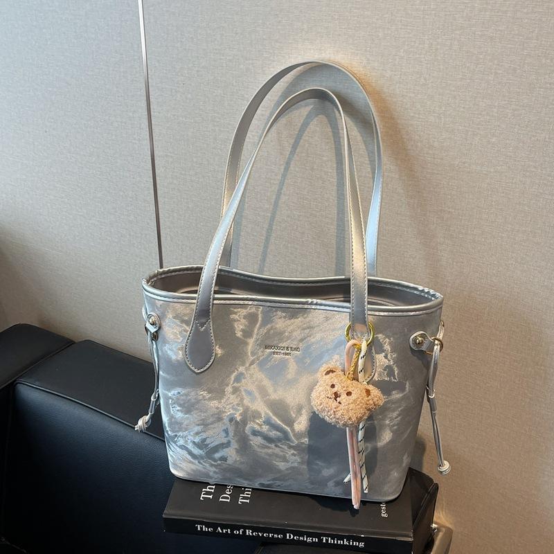 Large-capacity bag women's new summer versatile shoulder bag casual texture commuter tote bag