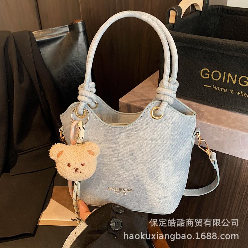 New Bag Women's 2025 Popular Bucket Bag Spring and Summer Niche Design Shoulder Messenger Bag High-end Handbag