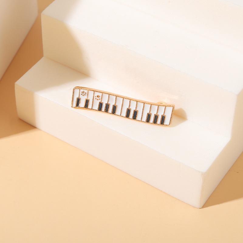 Starry Sky Cat & Piano Brooch: Geometric Musical Note Badge Gift