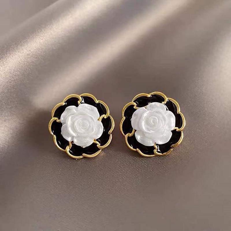 Elegant Black Diamond Silver Needle Earrings: High-End, Fashionable, Versatile Luxury