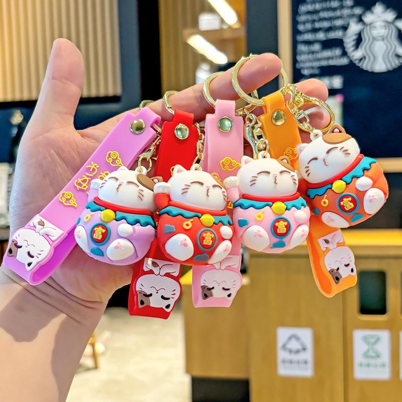 Cartoon Lucky Cat Keychain: Elegant and Cute Pendant for Car, Backpack, or Bag