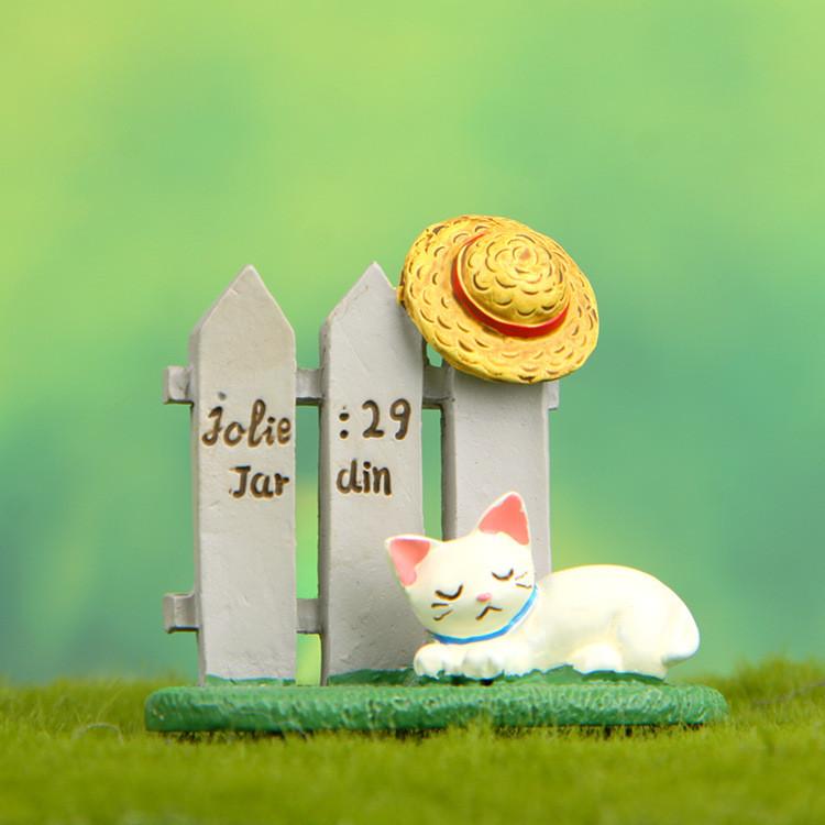 Fence Creative Cat And Hat Resin Ornaments Landscape And Desktop Decoration
