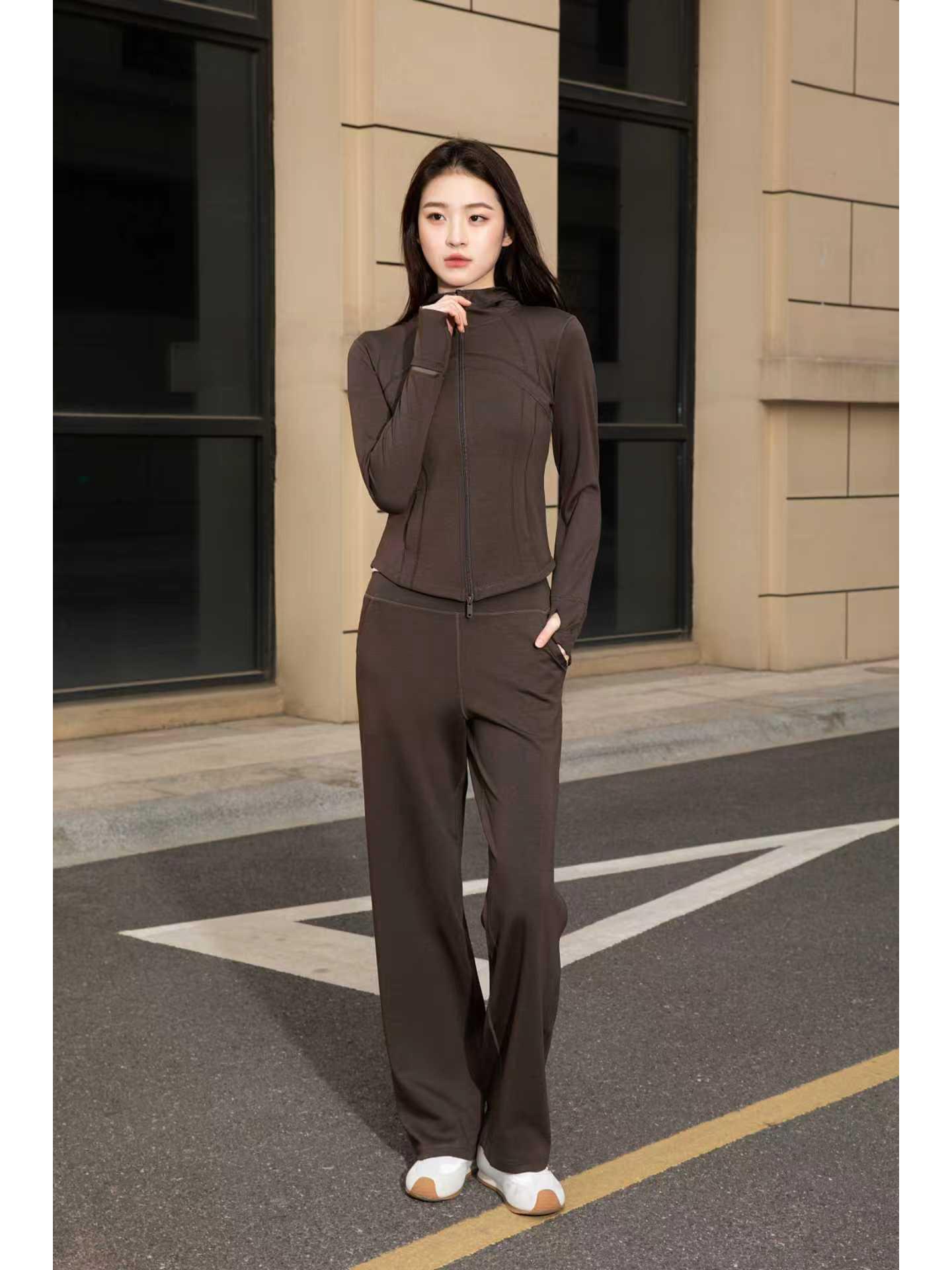 

2026 Women s Slimming Hooded Yoga Two-Piece Set: Cloud-Like Waist-Cinched Sportswear for Spring/Autumn XX-Large