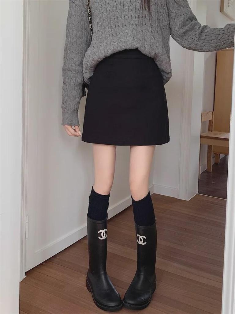 2023 New Korean Style High-Waist Black Woolen A-Line Skirt for Petite Women