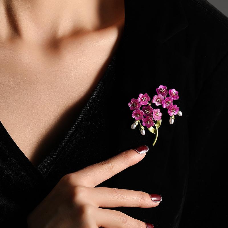 Ethnic Style Cheongsam Brooch: Pink Floral Forget-Me-Not Corsage - Perfect Valentine's Gift