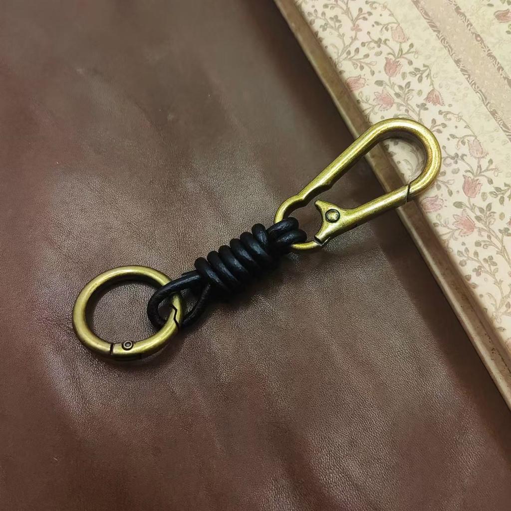 Leather Lanyard Hook Vintage Leather Rope Key Chain Men Keyrings Car Keys Fashion Accessories Suitable for Any Occasion