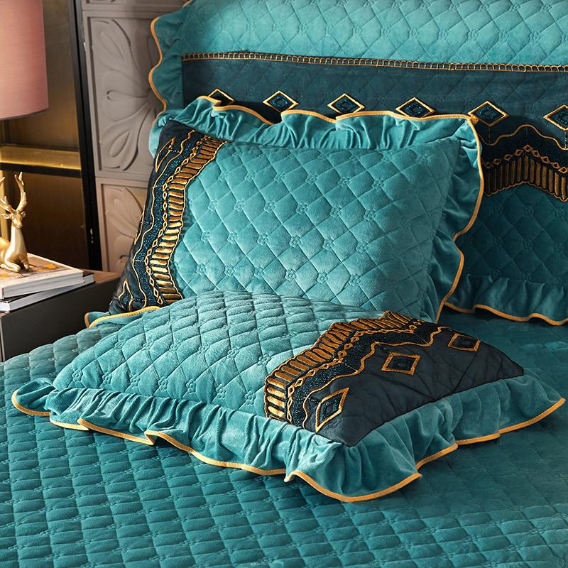 3pcs Solid Color Skin-friendly Sandwiched Diamond Grid Flower Quilted + Raised Lace Layer Bed Skirt Kit 1pc Bed Skirt + 2 Pillowcases