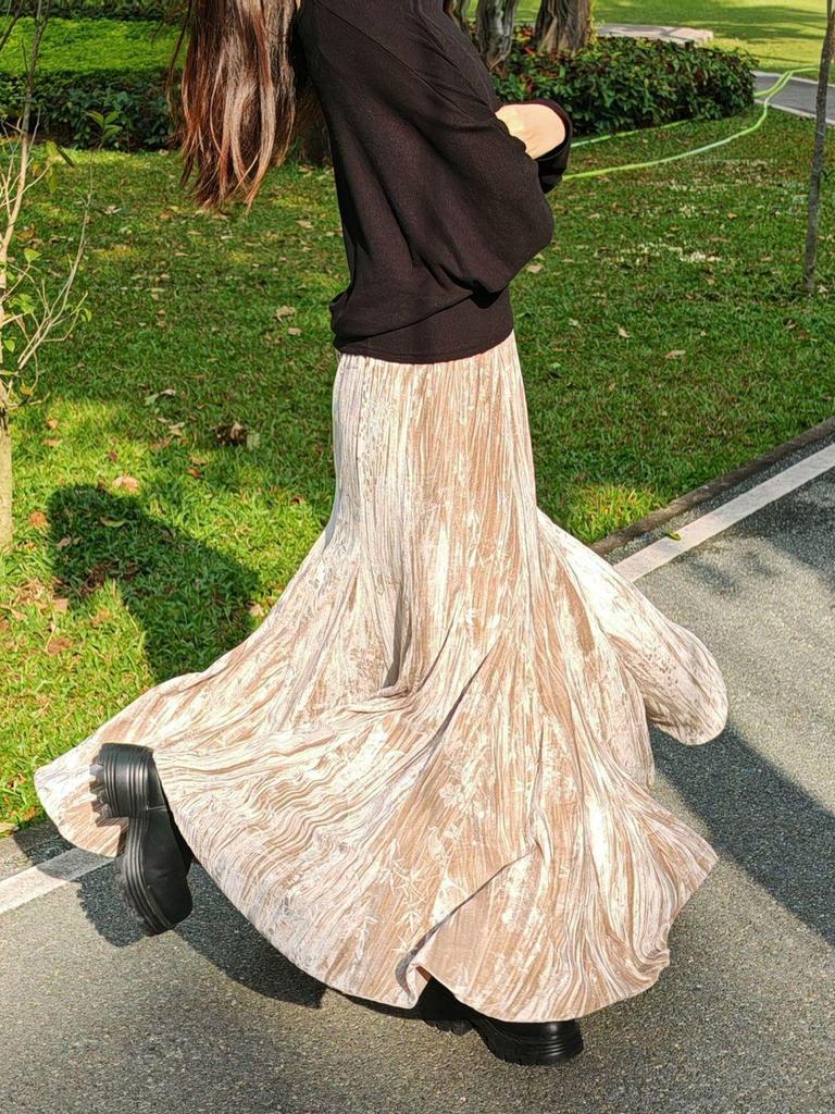 Elegant High-Waisted Dark Purple Velvet Mermaid Skirt - Slimming Autumn/Winter Style with Large Hem