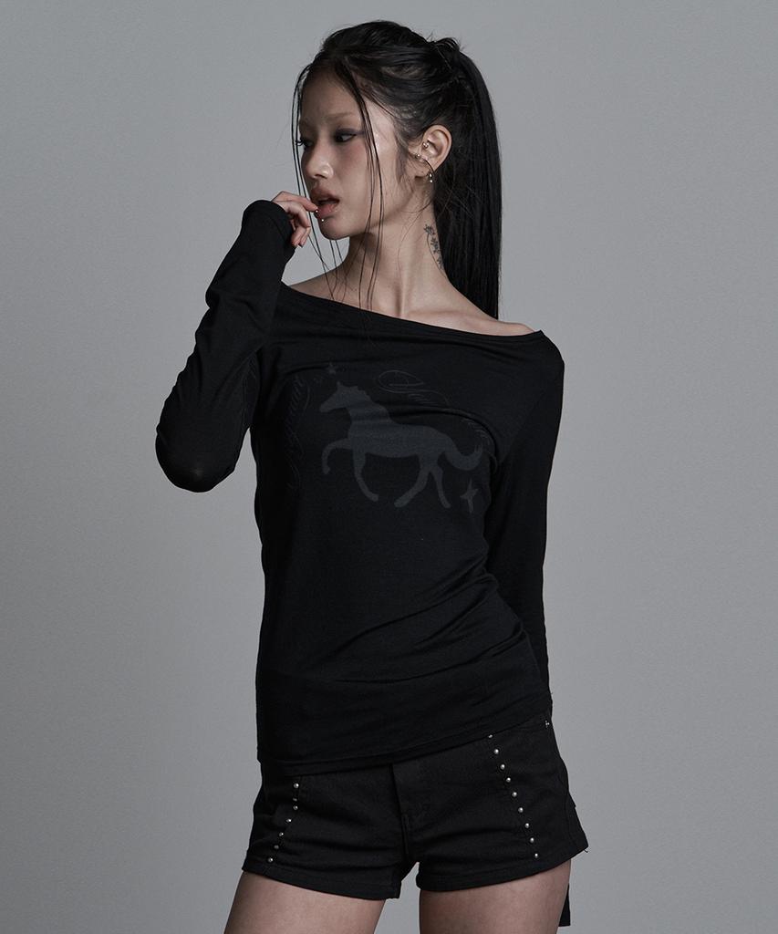 Aejeuyua Horse Boat Neck Long Sleeve Black