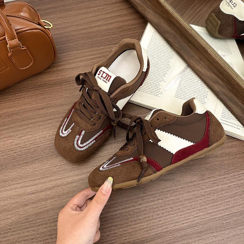 Inner height increase 6cm beaded niche not tired feet German training shoes women's autumn 2025 new versatile Forrest Gump shoes