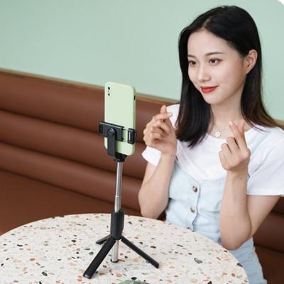 Selfie Stick Treppiede per Cellulare Telecomando Bluetooth Wireless Selfi Stick Supporto per Telefono Stand Con Luce di Riempimento di Bellezza Per Telefono