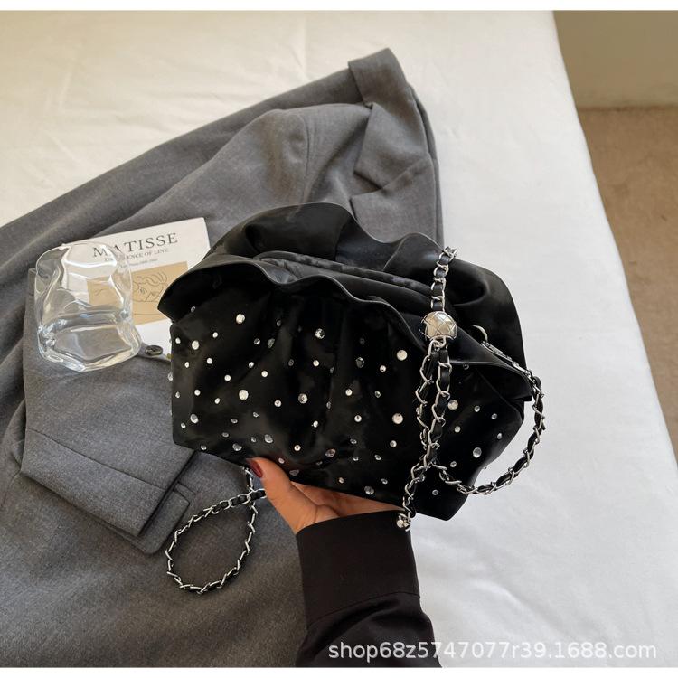 2025 Summer New Shoulder Large Capacity Fashion Lightweight Shoulder Bag Going Out Casual Pleated Messenger Bag Chain Bag