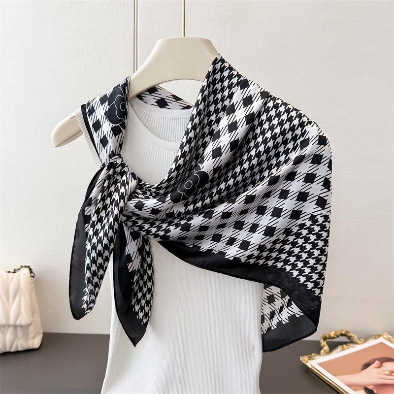 

Thousand Birds Plaid Satin Simulation Silk Printing Large Square Scarf Silk Scarf Shawl Head Scarf Neck Protection Scarf 90*90cm