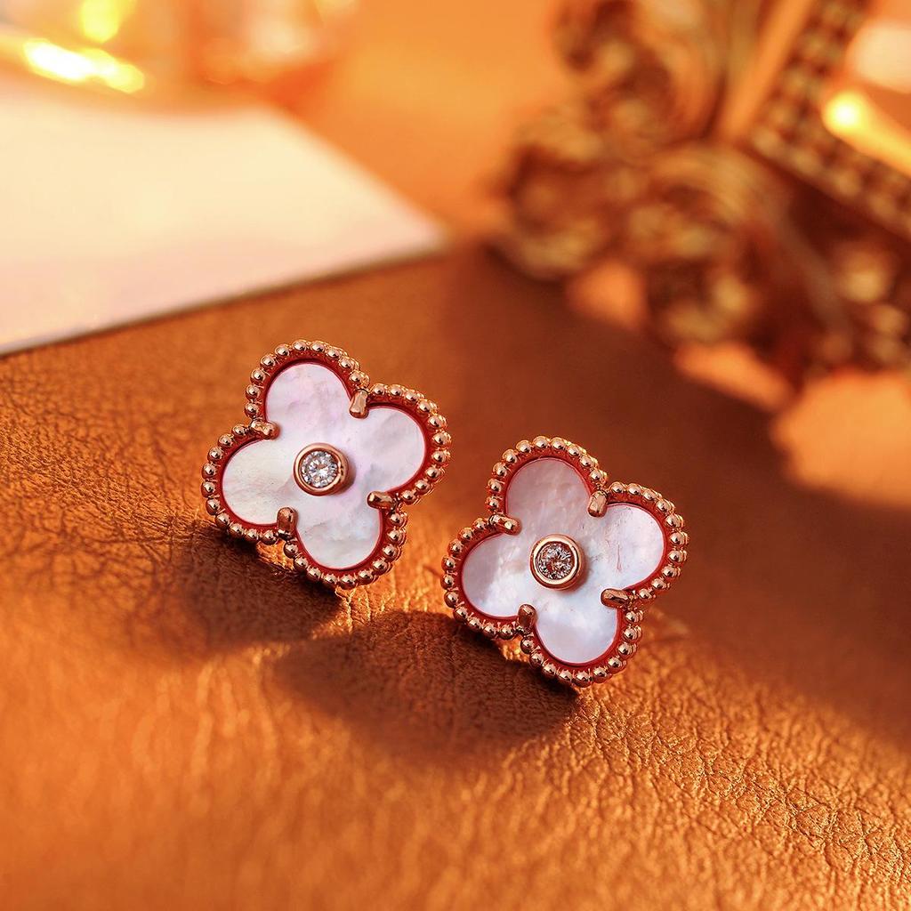 Boucles d'oreilles puces Trèfle à quatre feuilles Rose Coquillage Naturel - Design Exquis et Haut de Gamme