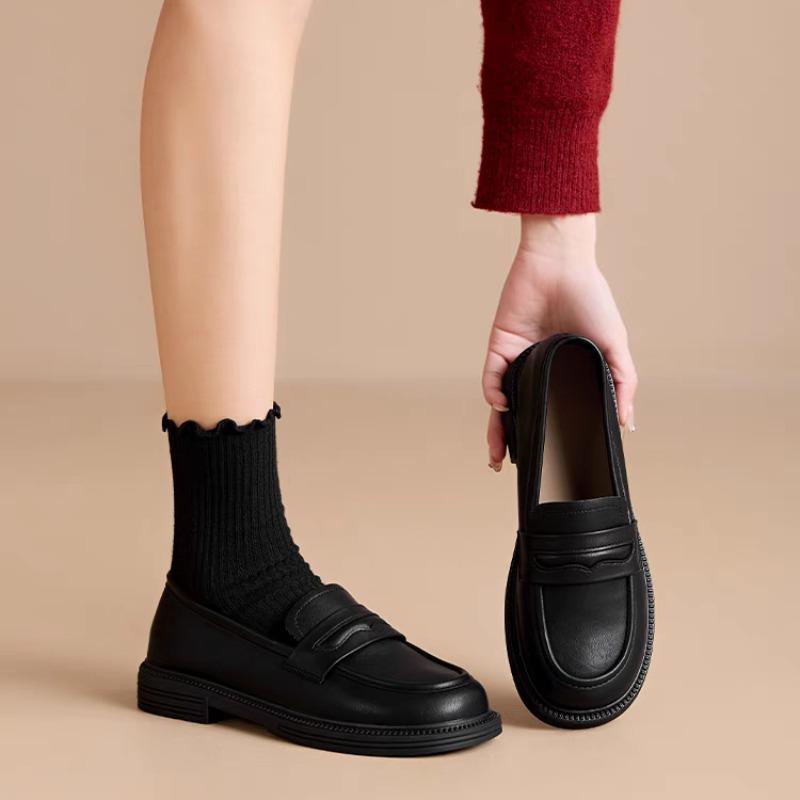 

Модные маленькие кожаные туфли Матовые черные 2025 Новые универсальные лоферы слипоны Плоские одинарные туфли 35 чёрный