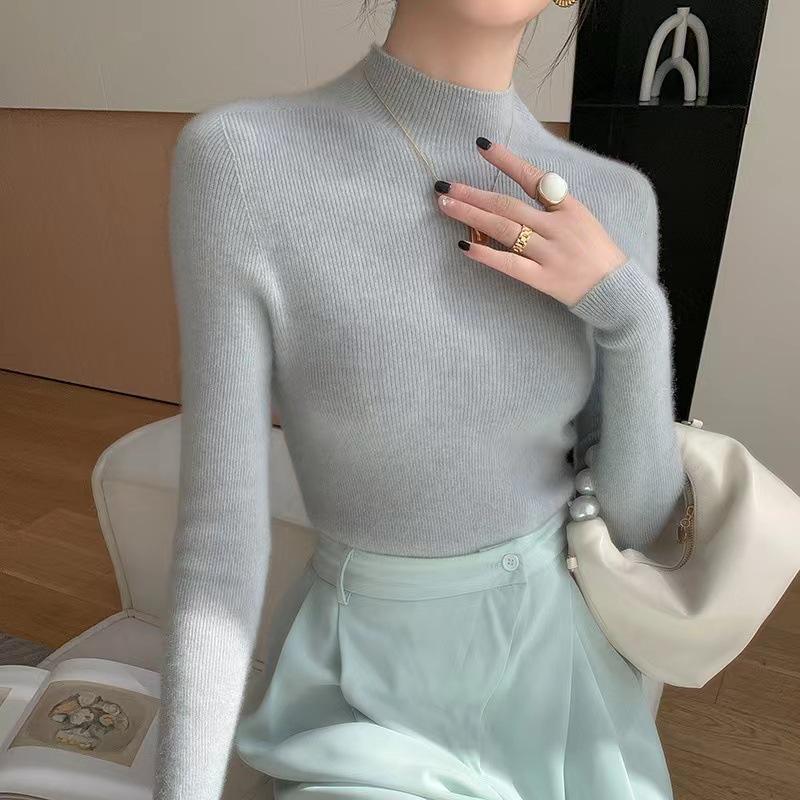 

High-Count Cashmere Slim-Fit Minimalist Sweater: Soft, Skin-Friendly, Versatile Top for Women - Perfect for Autumn and Winter. Medium