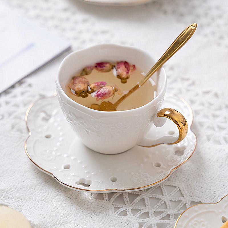 Sada šálku na kávu a podšálku s lžičkou, vysoce kvalitní porcelán, soudní styl, evropský reliéfní hrnek na kávu, šálky na čaj, domácnost, kancelář, párty, nádobí na pití